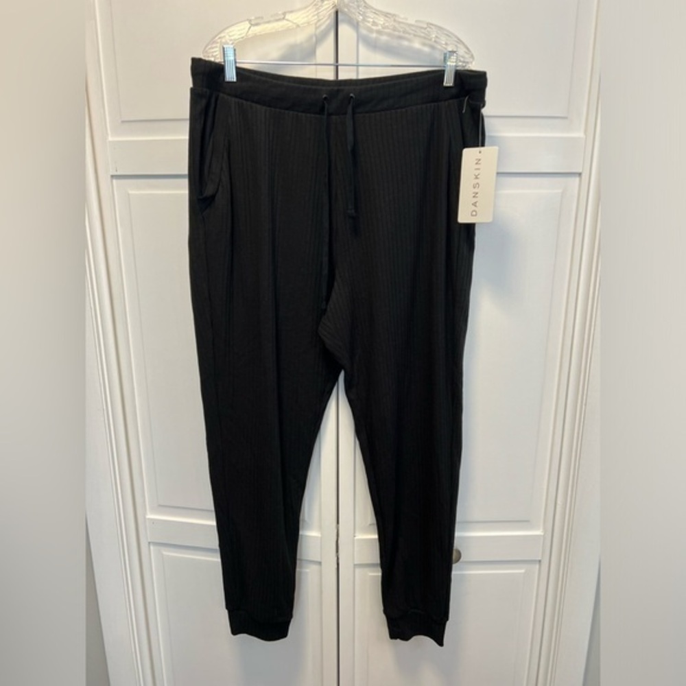 NWT Danskin Ribbed Joggers Size Women’s XL Color Black